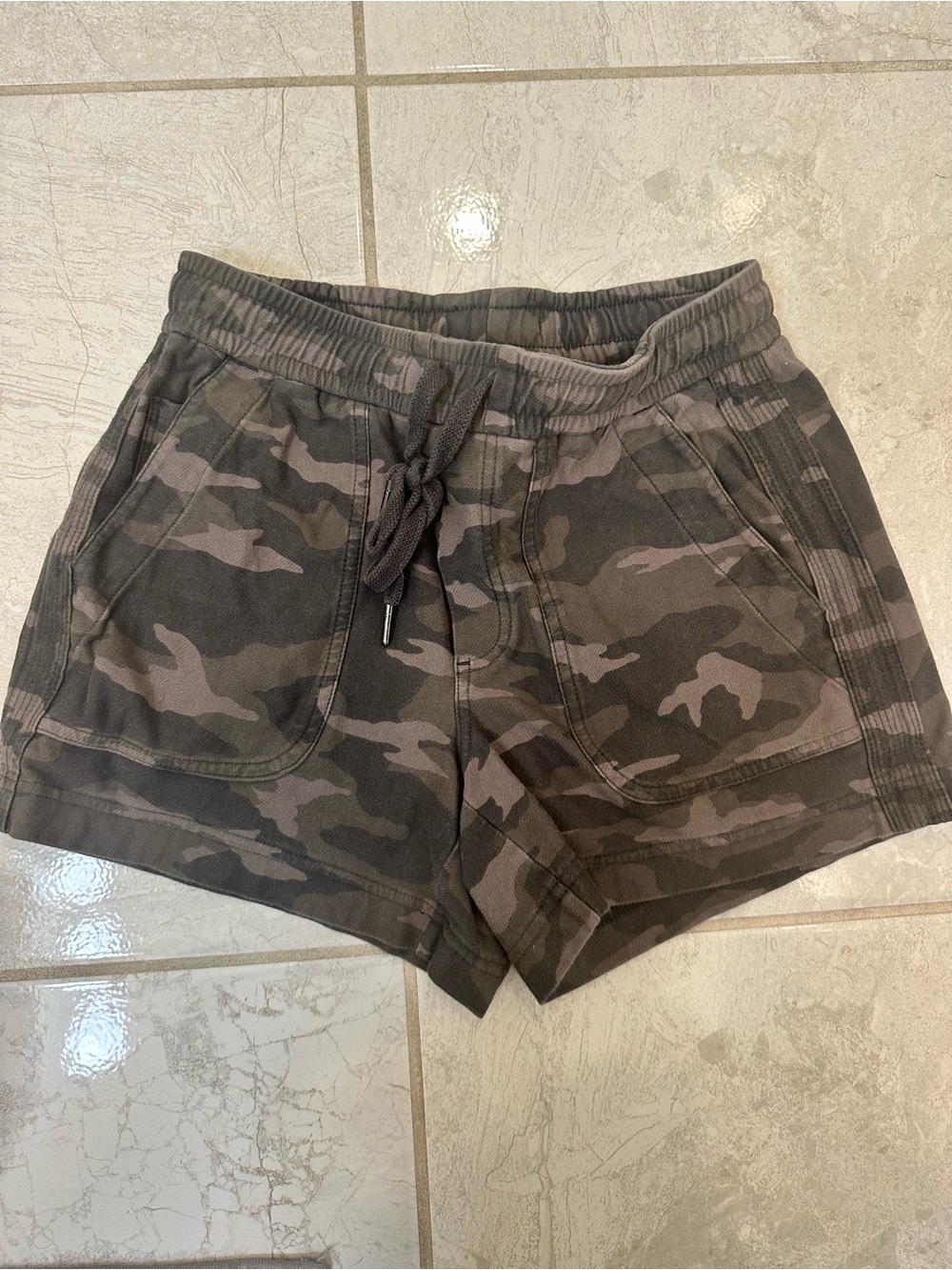 Athleta Fallon Camo Shorts size 0